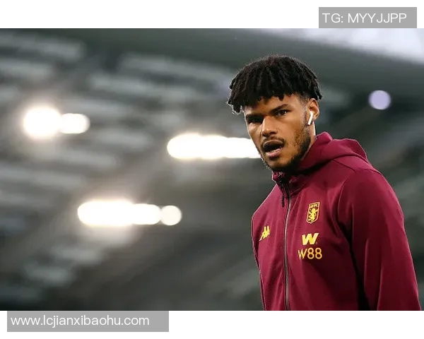 丁锦辉的艺术之路:从默默无闻到璀璨星光的成长历程与心路历程 丁锦辉的艺术之路:从默默无闻到璀璨星光的成长历程与心路历程