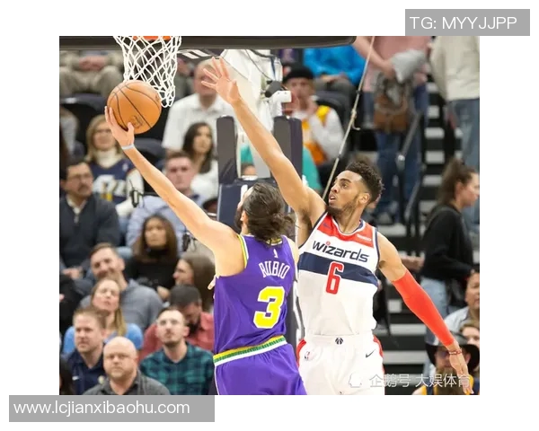 火箭队与爵士队激战正酣10月25日精彩对决引人瞩目