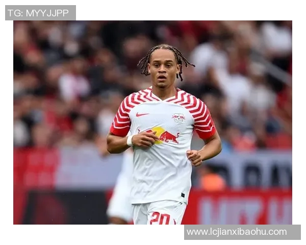 哈维西蒙斯的崛起之路：从青训新星到足坛瞩目焦点的精彩历程